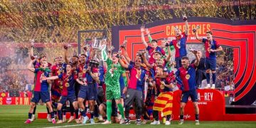 Les joueurs du FC Barcelone avec la Coupe du Roi